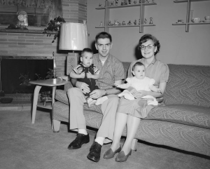 How to Write Captions for Your Old Family Photos And Why Does It Matters?